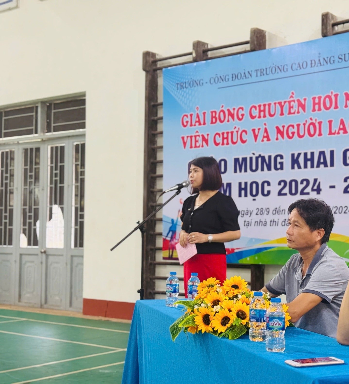 Giải bóng chuyền hơi nam, nữ  chào mừng Lễ khai giảng năm học  2024-2025